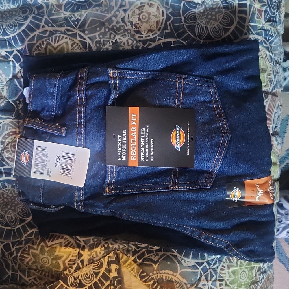 Men's Straight Leg Jeans